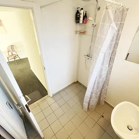 Central Large Double Room With Free Parking Ferienhaus *